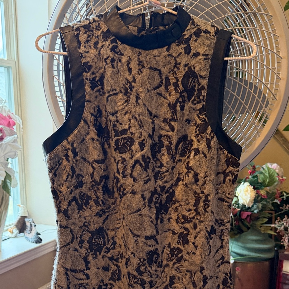 Chic Sleeveless Patterned Dress
